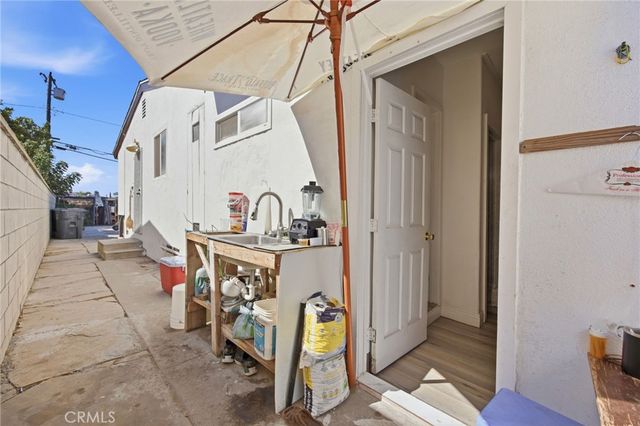 1926 W 18th Street, Santa Ana, CA 92706