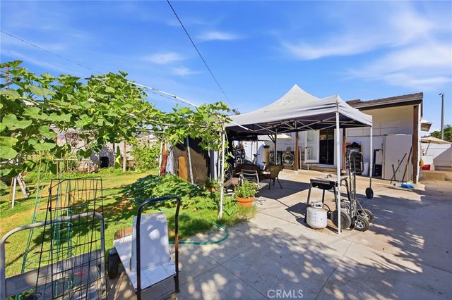 1926 W 18th Street, Santa Ana, CA 92706