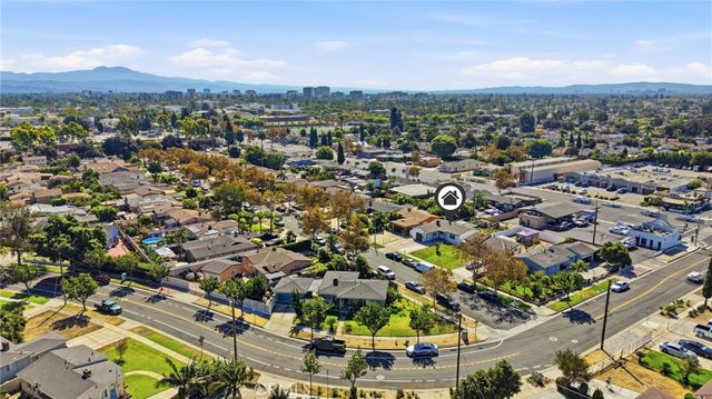 1926 W 18th Street, Santa Ana, CA 92706