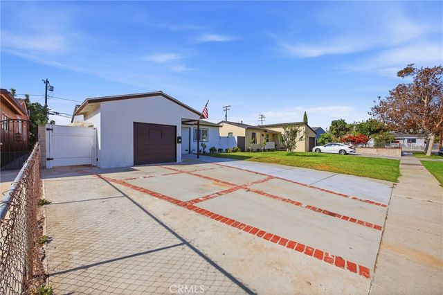 1926 W 18th Street, Santa Ana, CA 92706