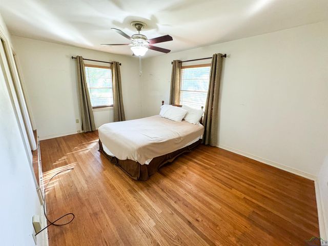 215 Oxford Ln, Longview, TX 75601