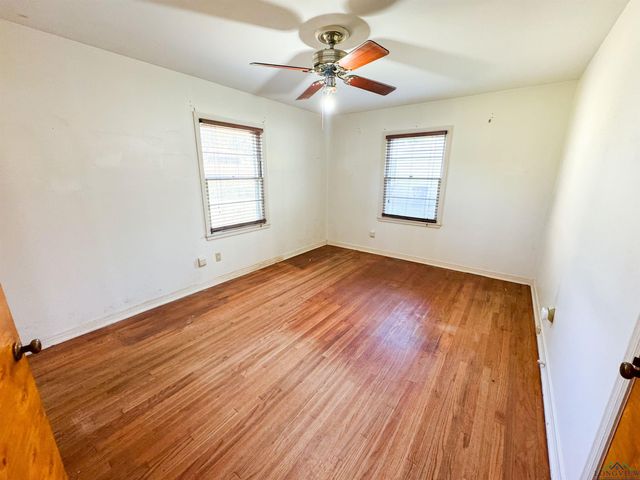215 Oxford Ln, Longview, TX 75601