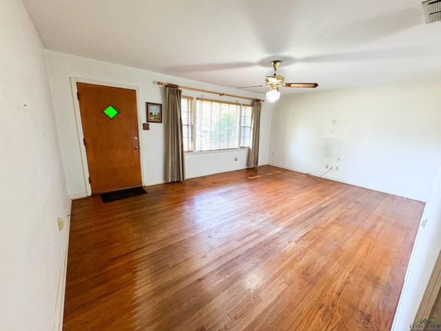 215 Oxford Ln, Longview, TX 75601