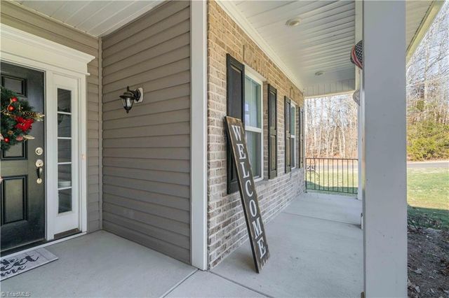 1728 Valley Brook Court, Clemmons, NC 27012