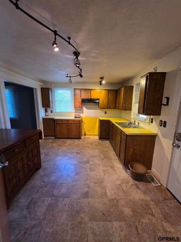 3012 Emmet Street, Omaha, NE 68111