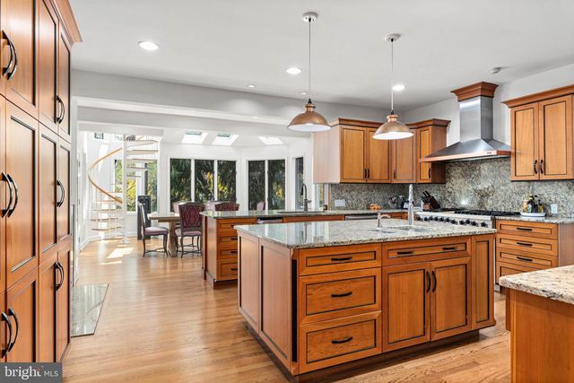 1075 GREEN VALLEY RD, Bryn Mawr, PA 19010