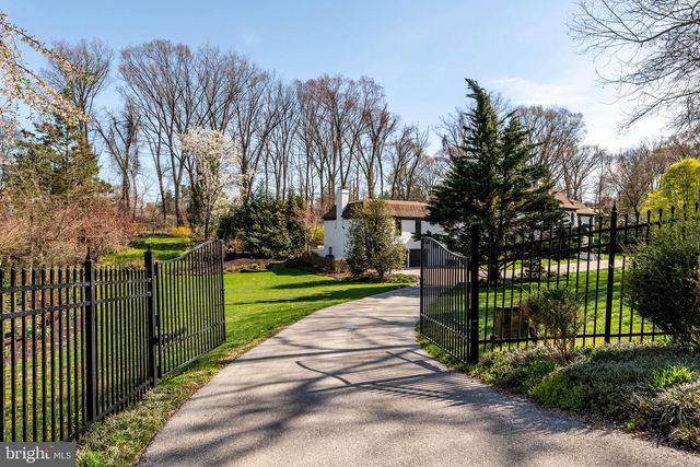 1075 GREEN VALLEY RD, Bryn Mawr, PA 19010