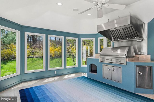 1075 GREEN VALLEY RD, Bryn Mawr, PA 19010