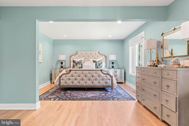 1075 GREEN VALLEY RD, Bryn Mawr, PA 19010