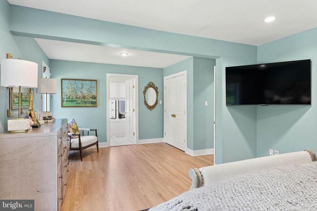 1075 GREEN VALLEY RD, Bryn Mawr, PA 19010