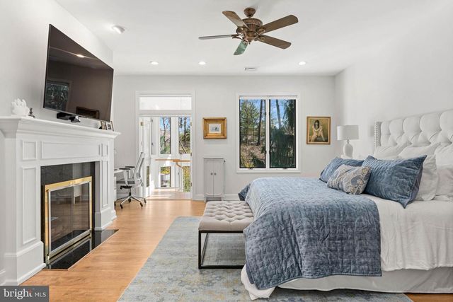 1075 GREEN VALLEY RD, Bryn Mawr, PA 19010