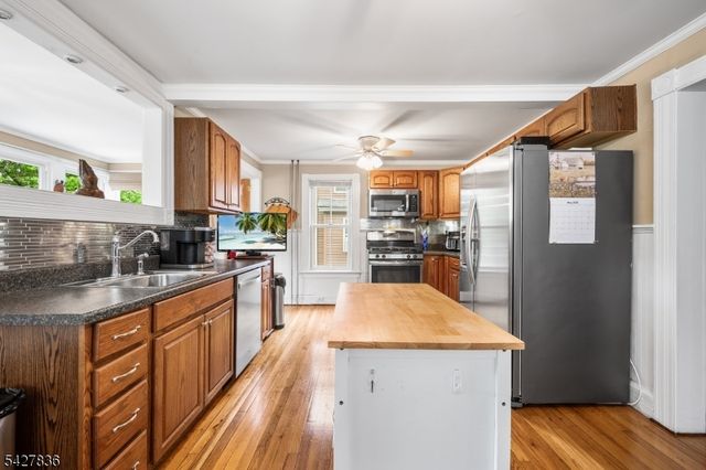 28 Clinton St, Newton Town, NJ 07860
