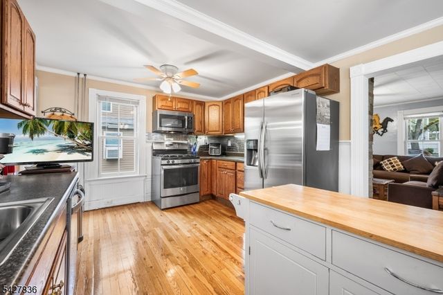 28 Clinton St, Newton Town, NJ 07860