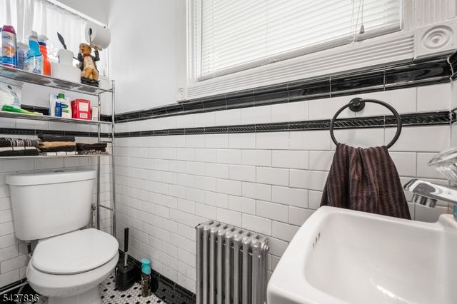 28 Clinton St, Newton Town, NJ 07860
