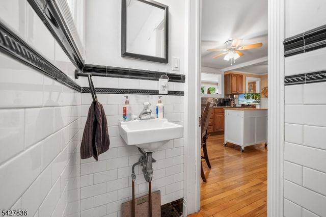 28 Clinton St, Newton Town, NJ 07860