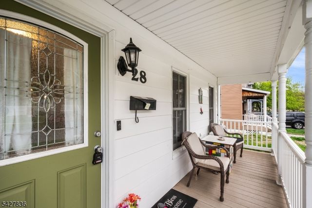 28 Clinton St, Newton Town, NJ 07860