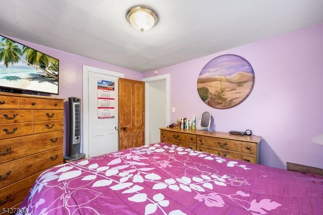 28 Clinton St, Newton Town, NJ 07860