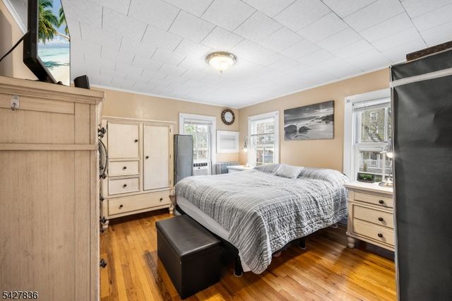 28 Clinton St, Newton Town, NJ 07860