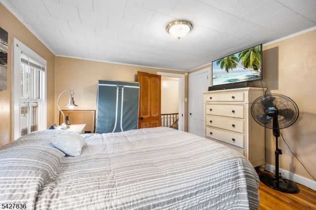 28 Clinton St, Newton Town, NJ 07860