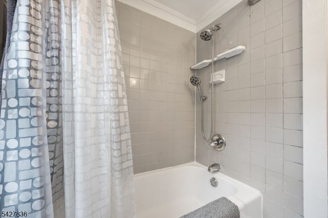 28 Clinton St, Newton Town, NJ 07860