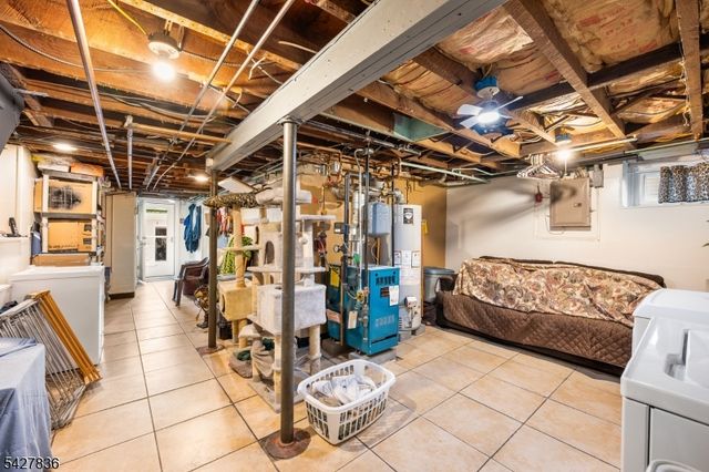 28 Clinton St, Newton Town, NJ 07860