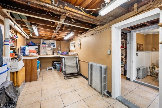 28 Clinton St, Newton Town, NJ 07860