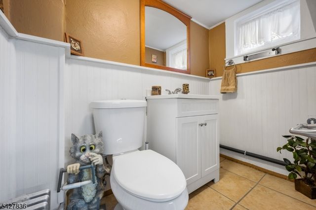 28 Clinton St, Newton Town, NJ 07860
