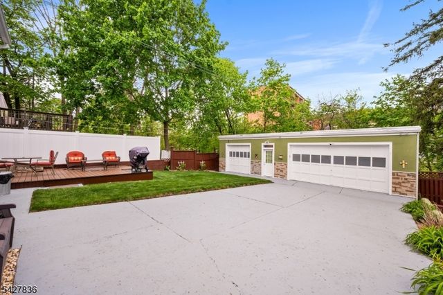 28 Clinton St, Newton Town, NJ 07860