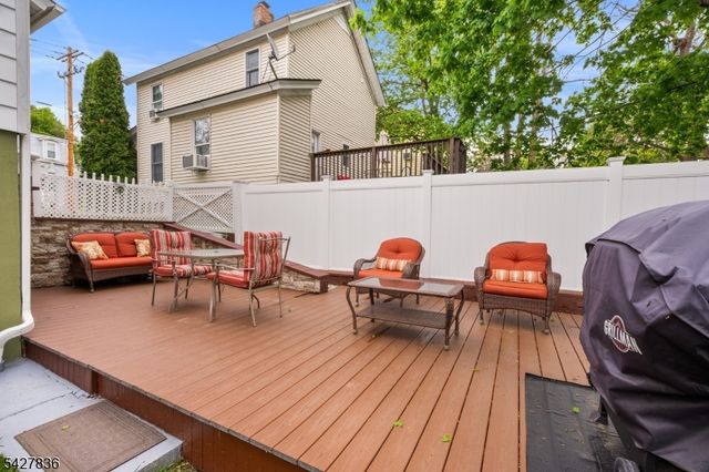 28 Clinton St, Newton Town, NJ 07860