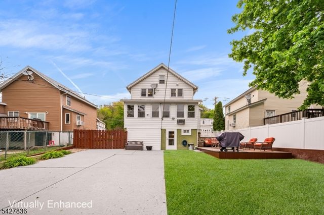 28 Clinton St, Newton Town, NJ 07860