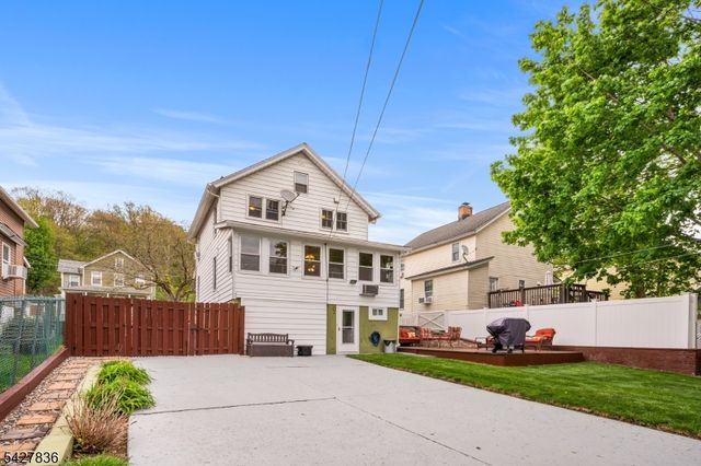28 Clinton St, Newton Town, NJ 07860
