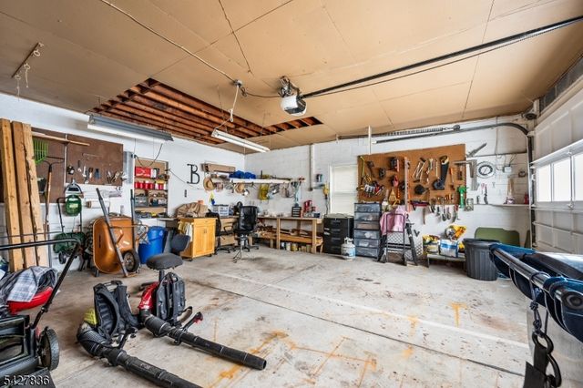 28 Clinton St, Newton Town, NJ 07860