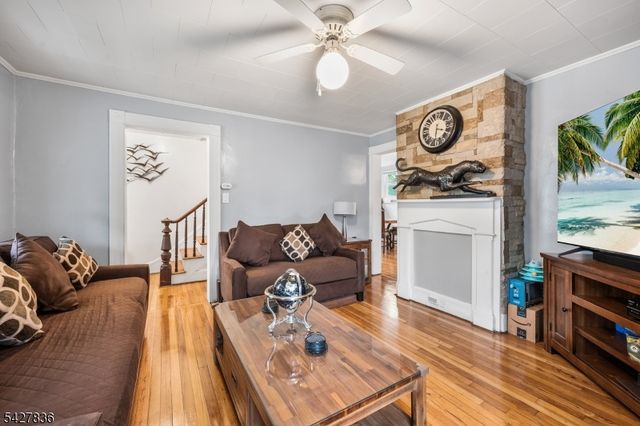 28 Clinton St, Newton Town, NJ 07860