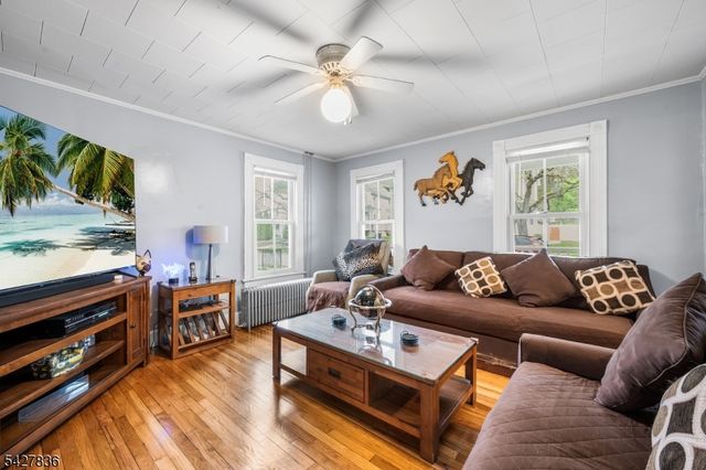 28 Clinton St, Newton Town, NJ 07860