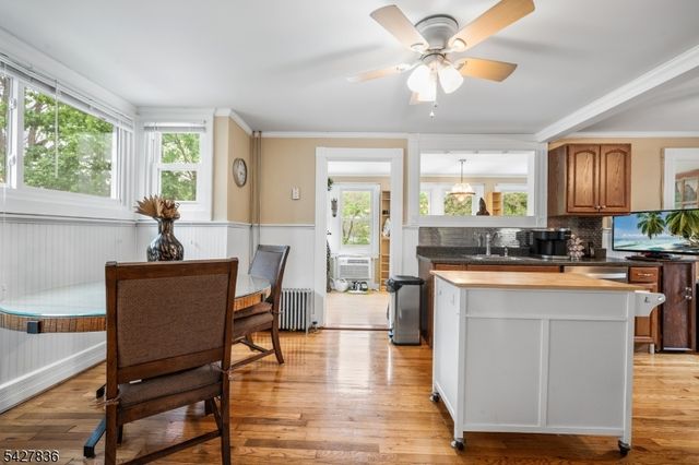 28 Clinton St, Newton Town, NJ 07860