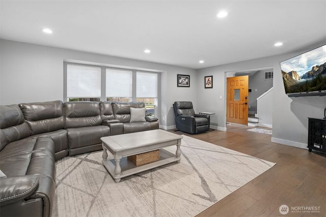 2509 Manorwood Drive, Puyallup, WA 98374