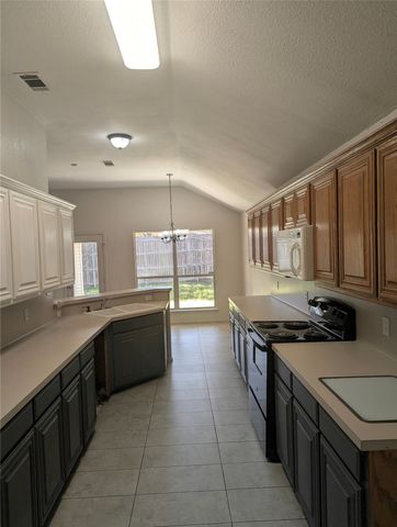 8541 Western Meadows Drive, Fort Worth, TX 76244