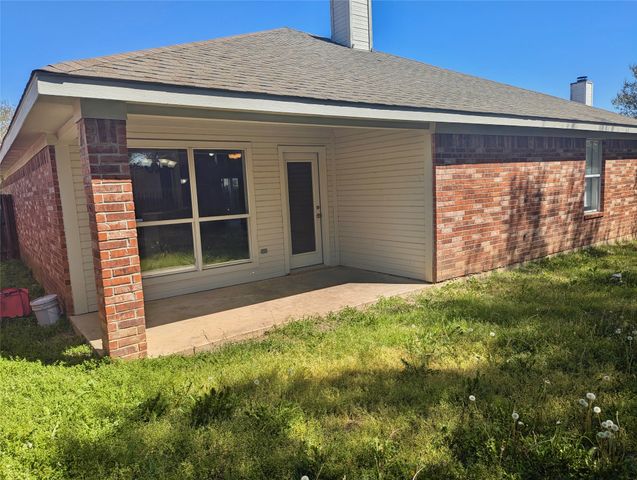 8541 Western Meadows Drive, Fort Worth, TX 76244