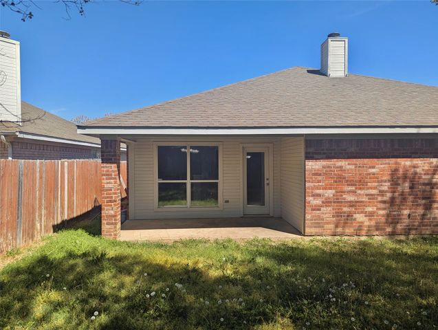 8541 Western Meadows Drive, Fort Worth, TX 76244