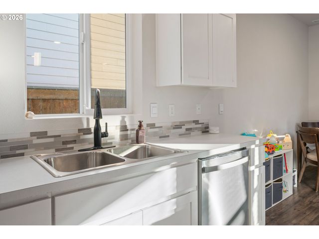 2985 W St, Springfield, OR 97477