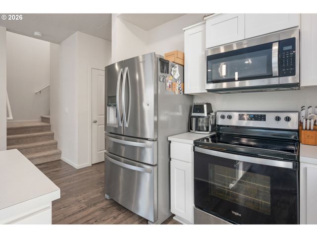 2985 W St, Springfield, OR 97477