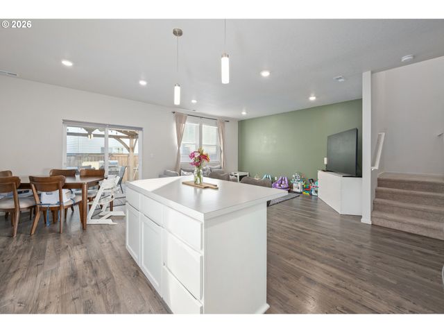 2985 W St, Springfield, OR 97477