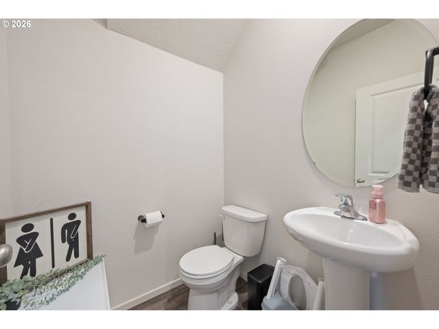 2985 W St, Springfield, OR 97477