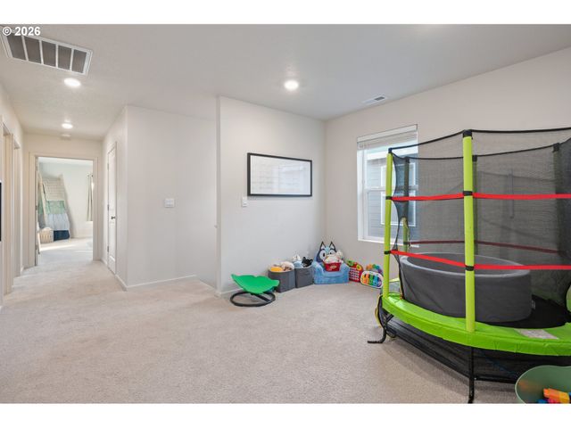 2985 W St, Springfield, OR 97477