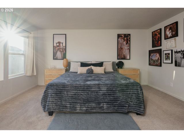 2985 W St, Springfield, OR 97477