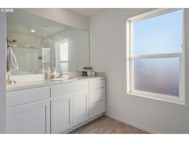 2985 W St, Springfield, OR 97477