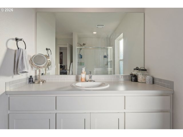 2985 W St, Springfield, OR 97477