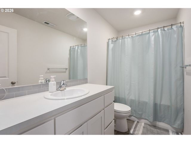 2985 W St, Springfield, OR 97477