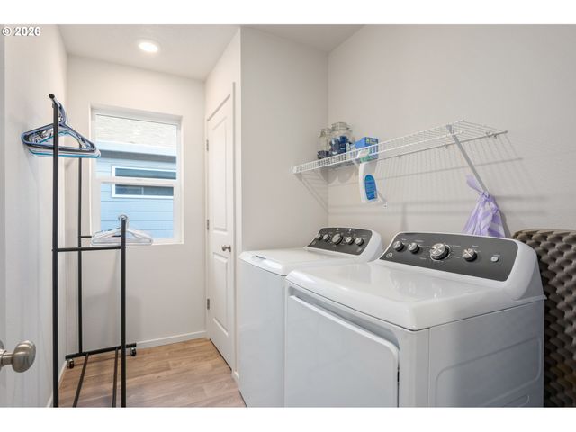 2985 W St, Springfield, OR 97477