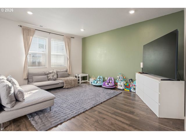 2985 W St, Springfield, OR 97477